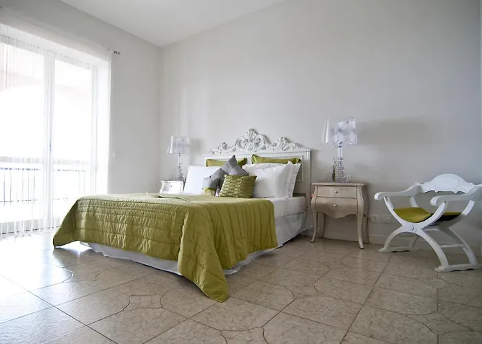 Elena Вилла Camastra