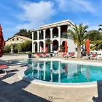 Elena Villa *